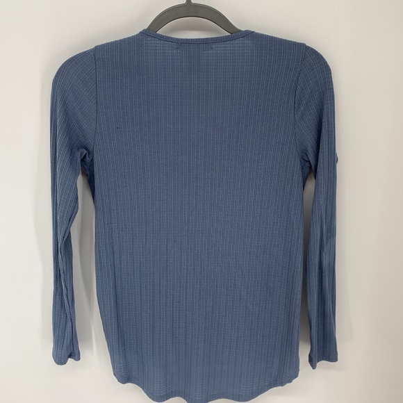 White Willow Nordstrom Faux Wrap Textured Button Front Top XS NWT - Picture 5 of 9